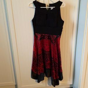 Beautiful Sangria Dress. Size 4 Black and Red.